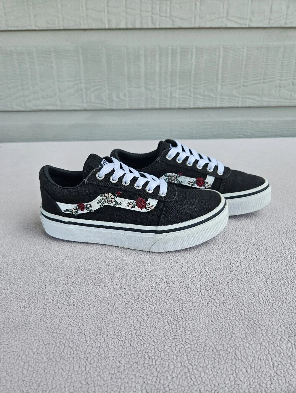 Vans Ward Child SZ 12 Missy Black Rose Floral Canvas Skate Shoe Sneakers 500714